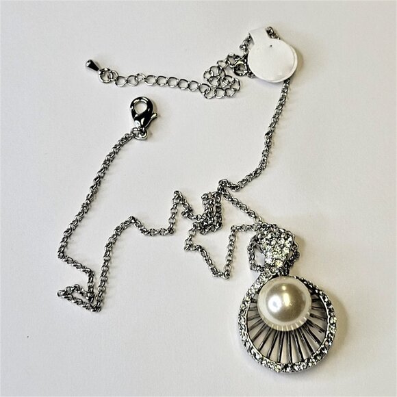 Pearl Pendant Fashion Necklace - Picture 15 of 16